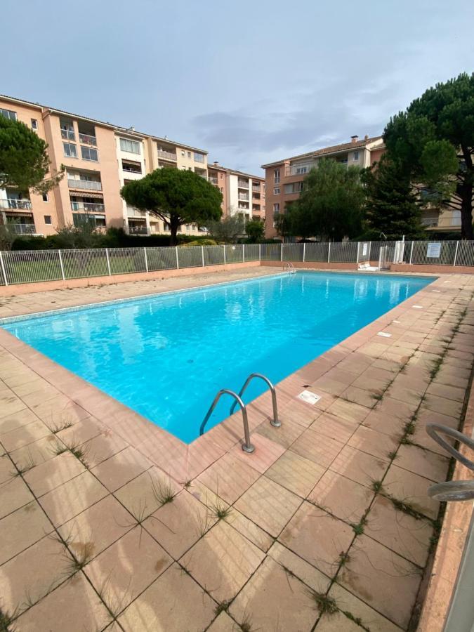 Studio dans résidence avec piscine et tennis Fréjus Exterior foto